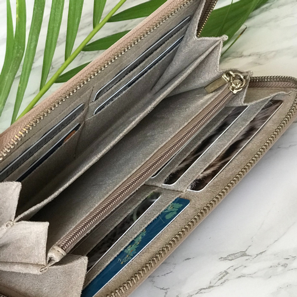 Bilde av Stor lommebok i skinn - beige 